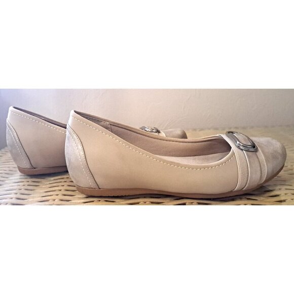 Baretraps Women's 7.5 Markie Beige Round Toe Flats FLAW - Picture 5 of 11
